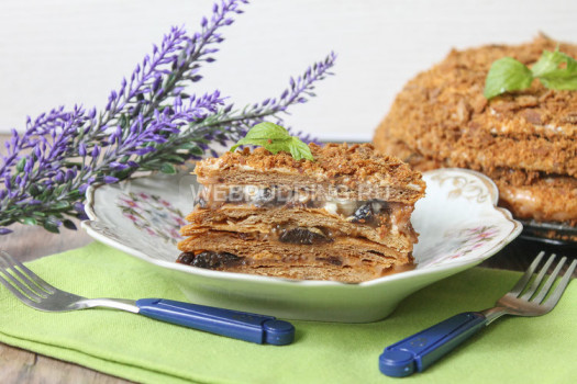 medovyj-tort-so-sgushchenkoj-18