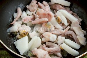 spagetti-s-moreproduktami-v-slivochnom-souse-2
