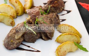 Куриная печень с яблоками